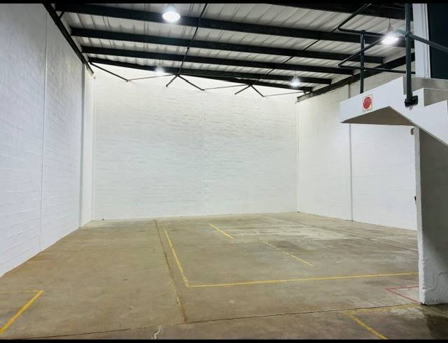 296M² WAREHOUSE TO LET IN RED HILL